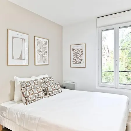 Apartament Petit Proche De Paris *