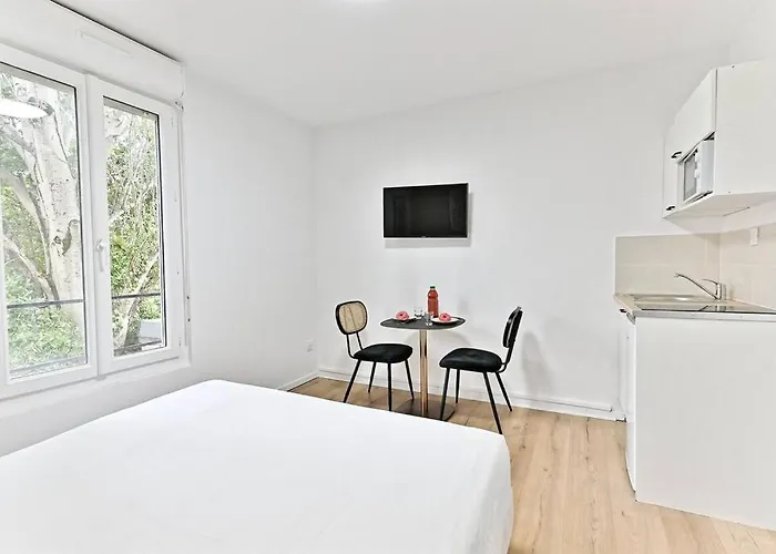 Petit Proche De Paris Asnières