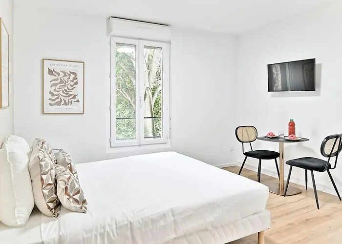 Petit Proche De Paris Asnières